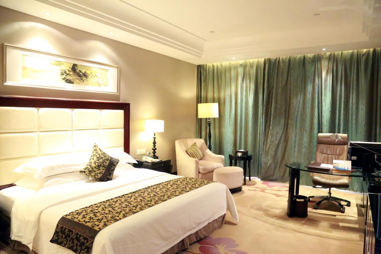 Wyndham Xinyang Downtown Hotel Exterior foto