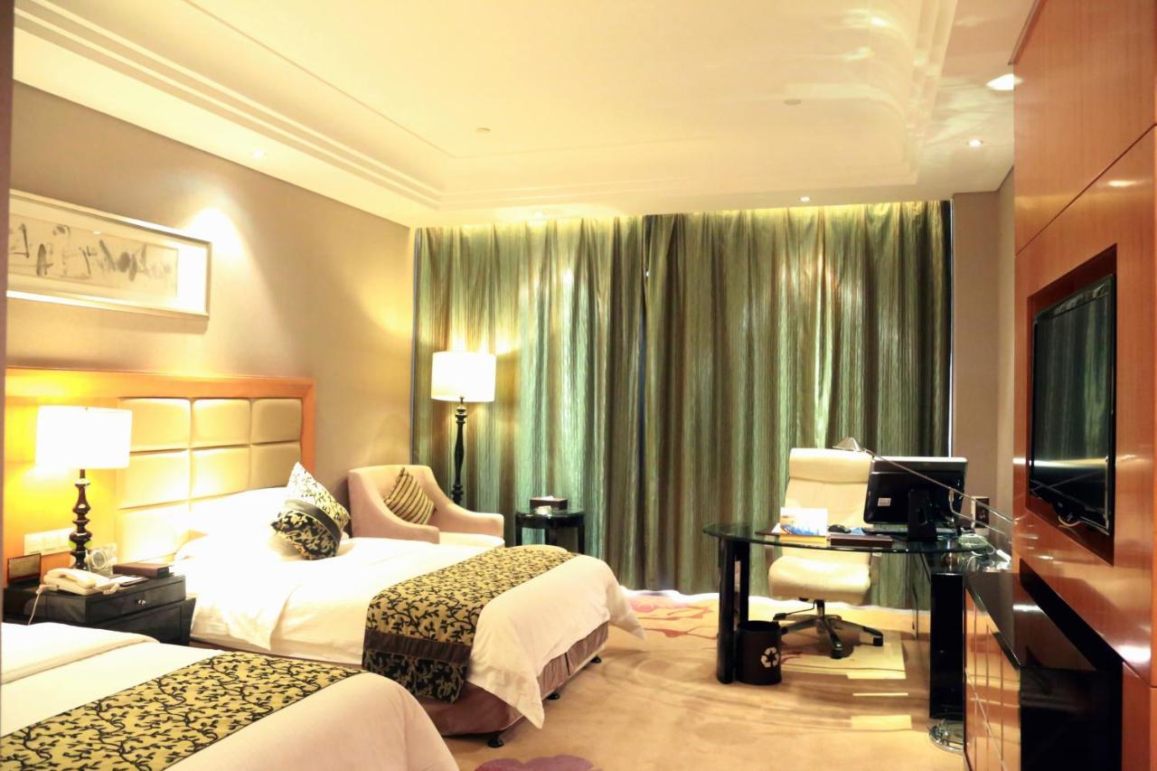 Wyndham Xinyang Downtown Hotel Exterior foto