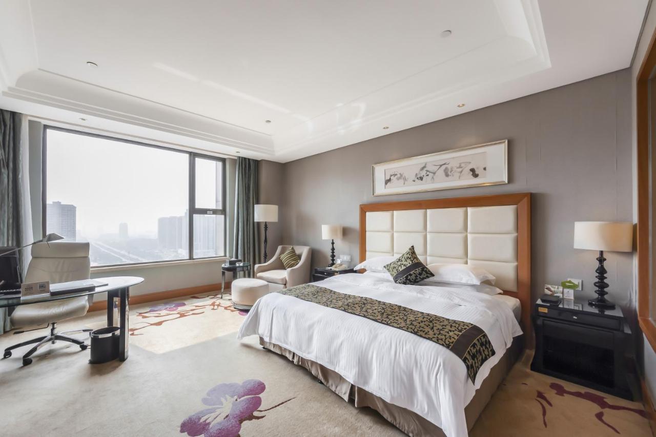 Wyndham Xinyang Downtown Hotel Exterior foto