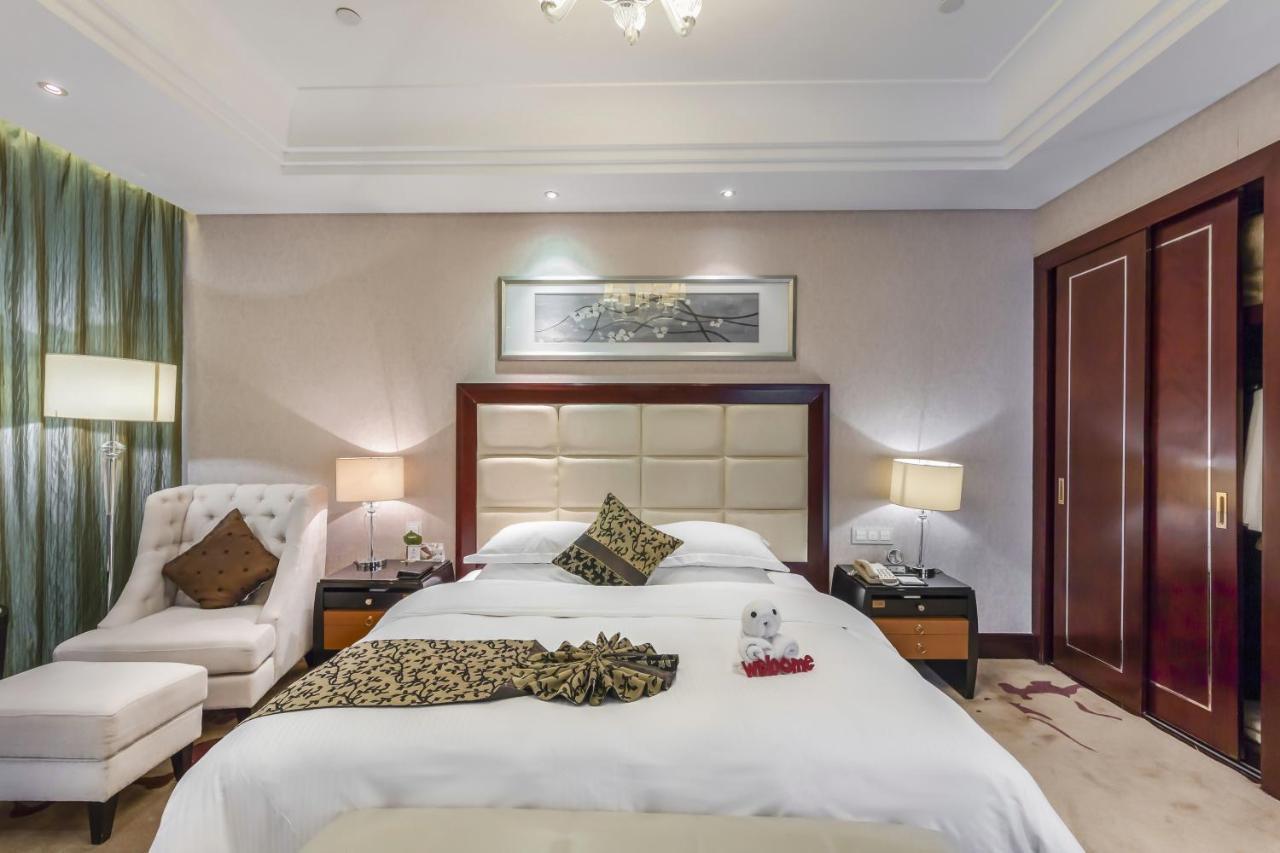 Wyndham Xinyang Downtown Hotel Exterior foto