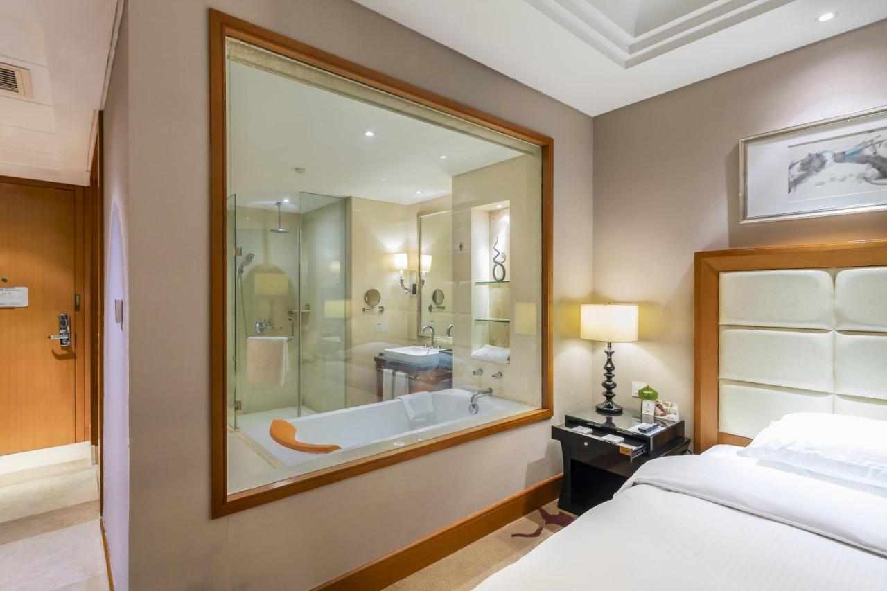 Wyndham Xinyang Downtown Hotel Exterior foto