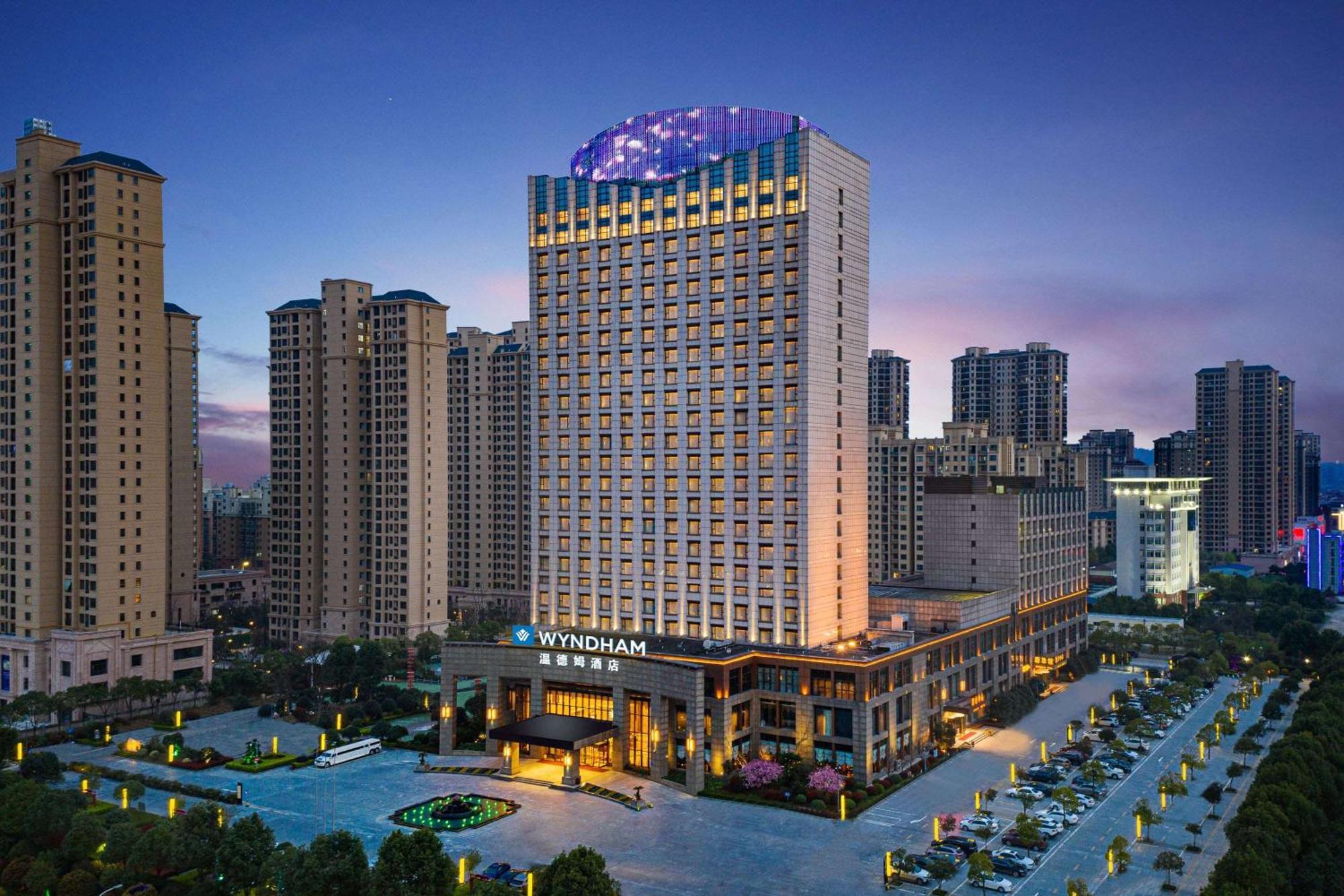 Wyndham Xinyang Downtown Hotel Exterior foto